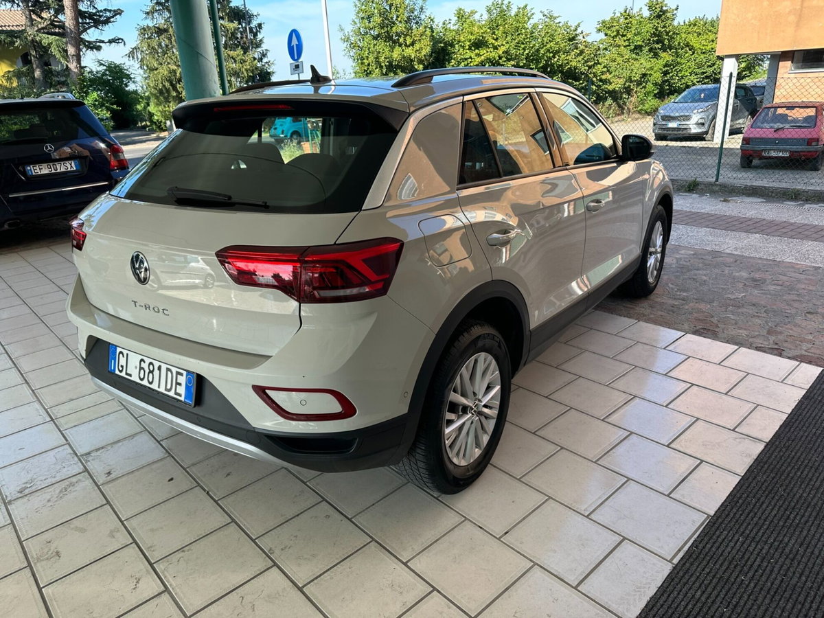 Volkswagen T-Roc 1.0 TSI Life (8)