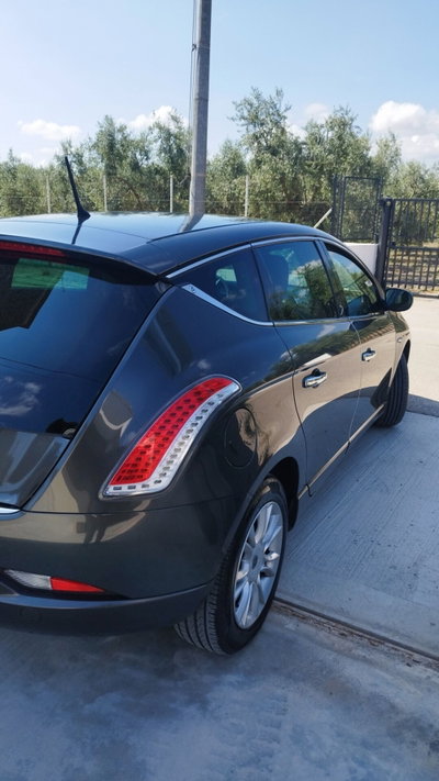 Lancia Delta 1.6 MJT DPF 105 CV Gold (5)