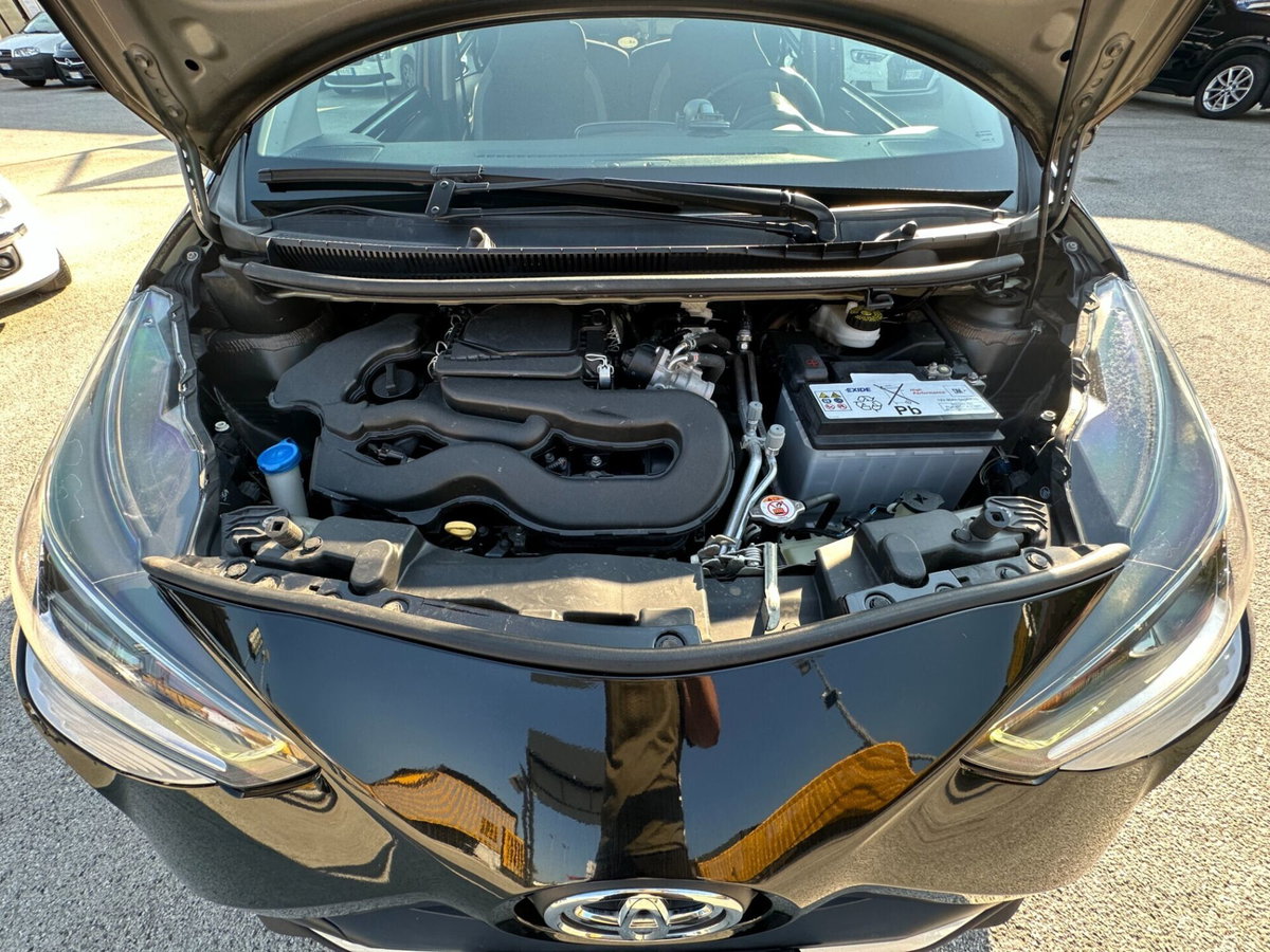 Toyota Aygo Connect 1.0 VVT-i 72 CV 5 porte x-fun (10)