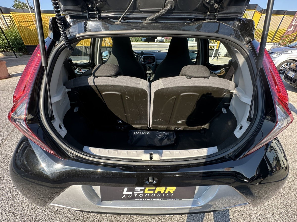 Toyota Aygo Connect 1.0 VVT-i 72 CV 5 porte x-fun (11)