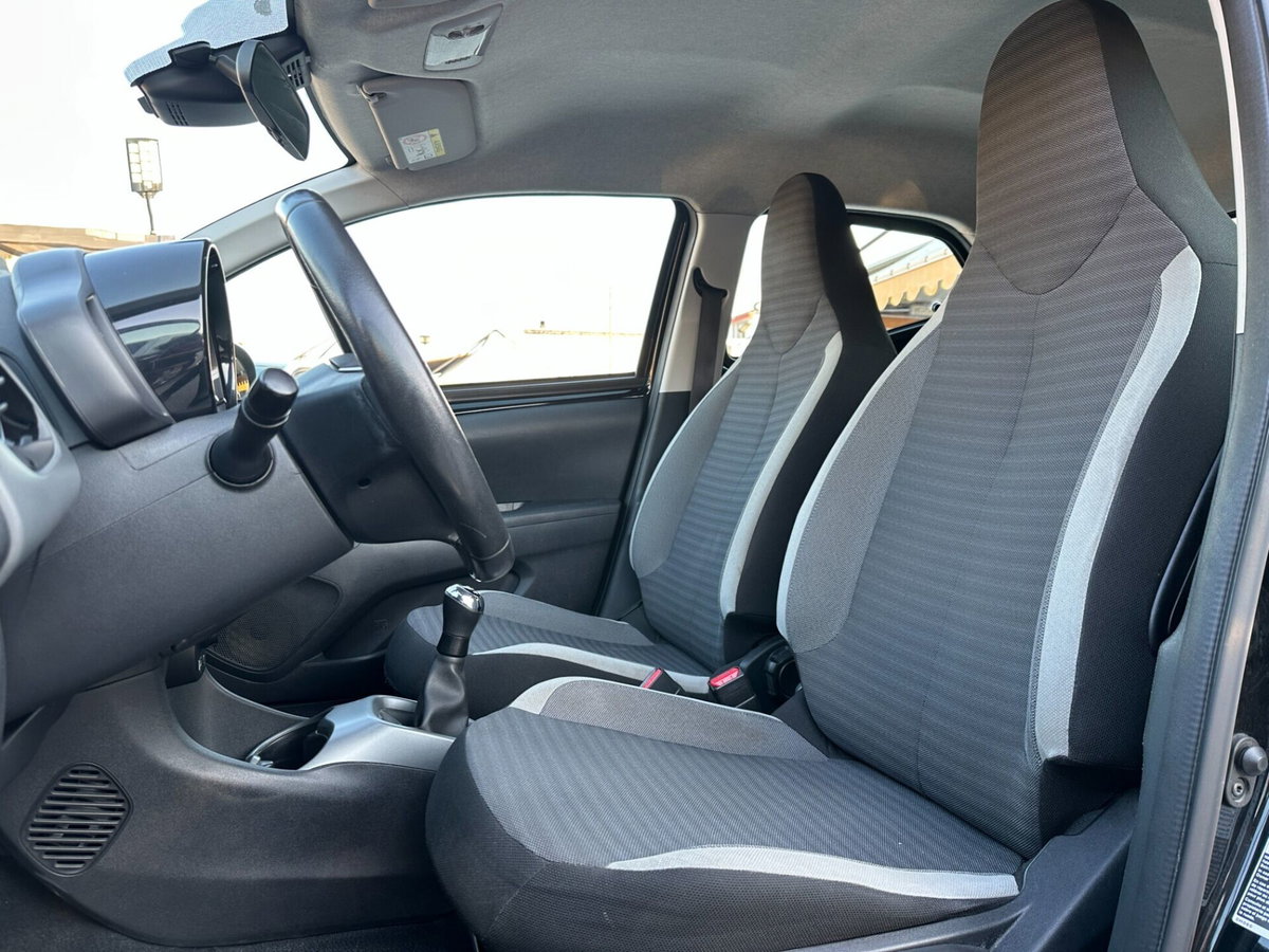 Toyota Aygo Connect 1.0 VVT-i 72 CV 5 porte x-fun (13)