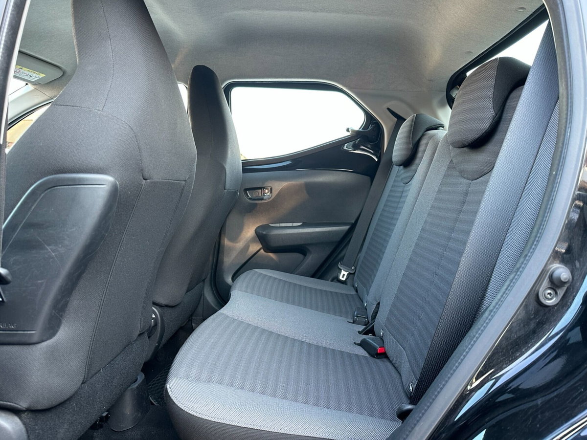 Toyota Aygo Connect 1.0 VVT-i 72 CV 5 porte x-fun (15)