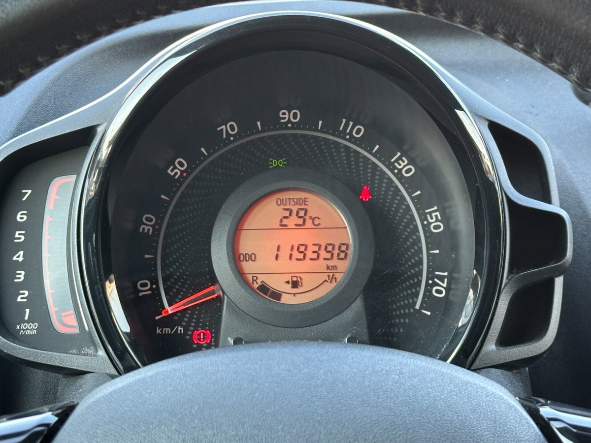 Toyota Aygo Connect 1.0 VVT-i 72 CV 5 porte x-fun (17)
