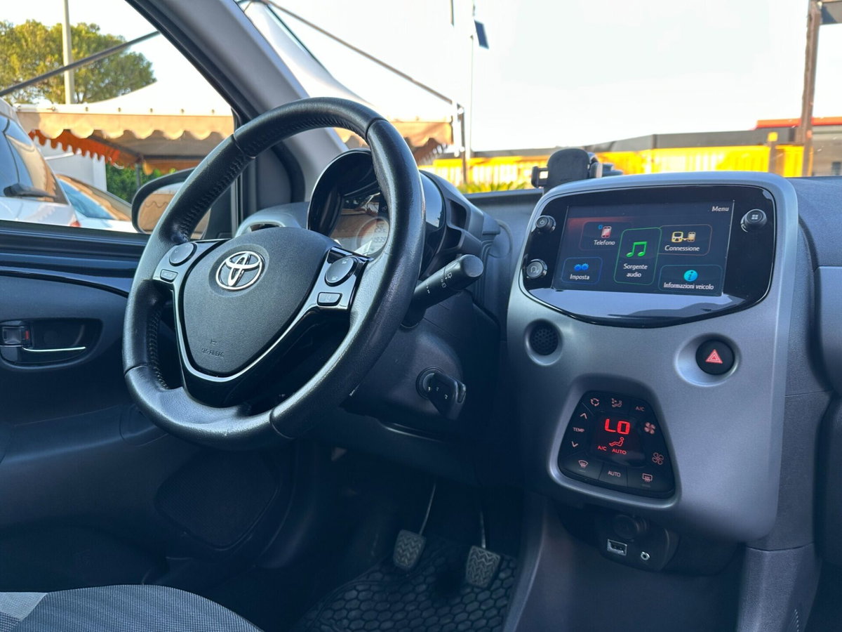 Toyota Aygo Connect 1.0 VVT-i 72 CV 5 porte x-fun (18)