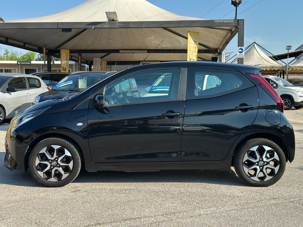 Toyota Aygo Connect 1.0 VVT-i 72 CV 5 porte x-fun (4)