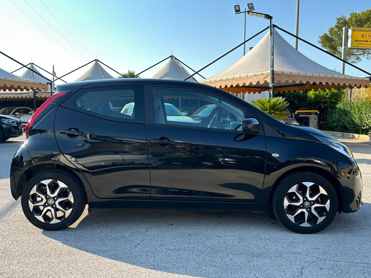 Toyota Aygo Connect 1.0 VVT-i 72 CV 5 porte x-fun (8)