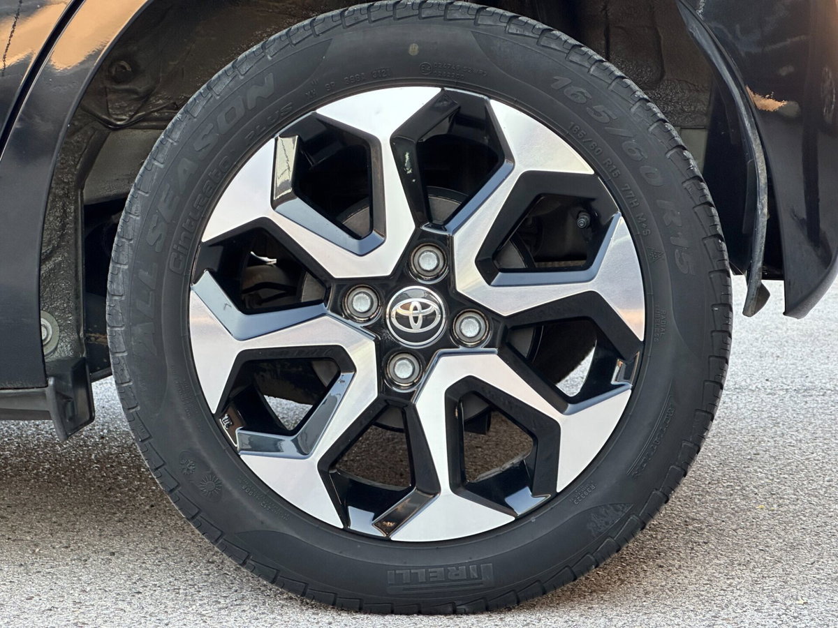 Toyota Aygo Connect 1.0 VVT-i 72 CV 5 porte x-fun (9)