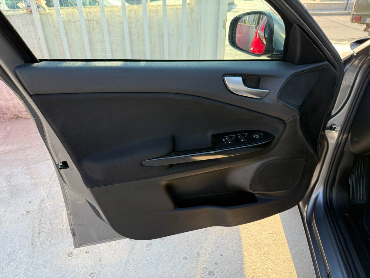 Alfa Romeo Giulietta 1.6 JTDm Ti 120cv (14)