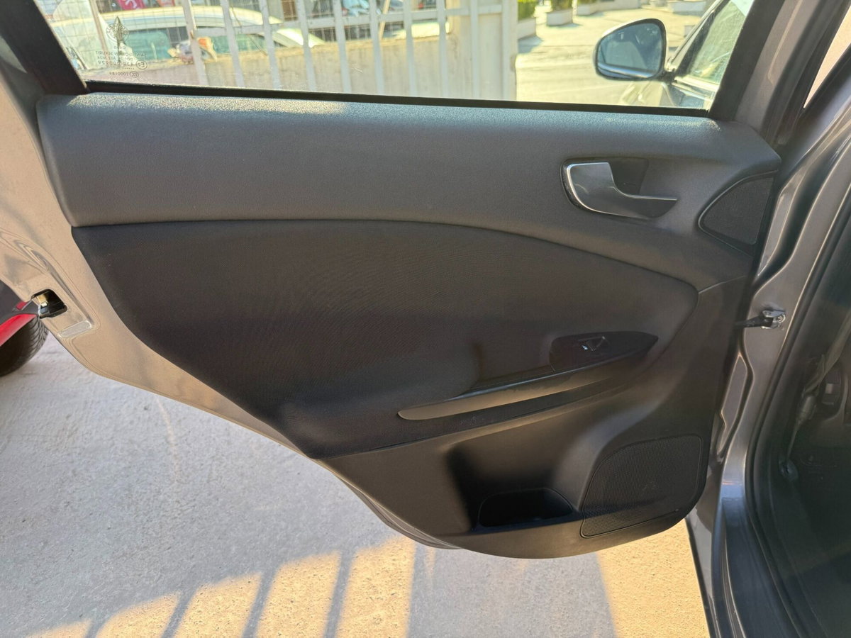 Alfa Romeo Giulietta 1.6 JTDm Ti 120cv (16)