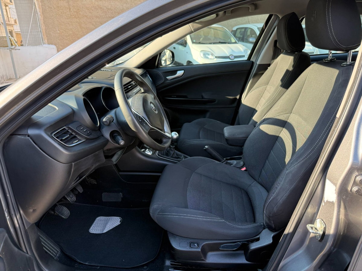 Alfa Romeo Giulietta 1.6 JTDm Ti 120cv (8)