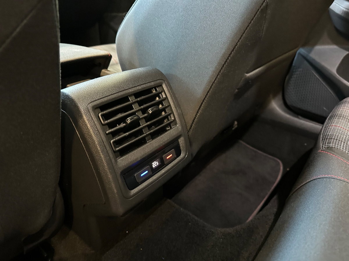 Volkswagen Golf 2.0 TSI GTI DSG (7)