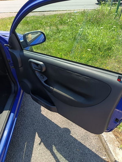 Opel Corsa 1.0i 12V cat 3 porte Silverline (9)