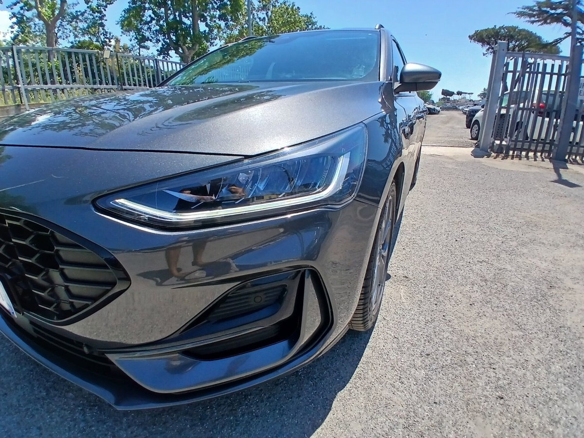 Ford Focus Station Wagon 1.0 EcoBoost Hybrid 125 CV SW ST-Line (9)