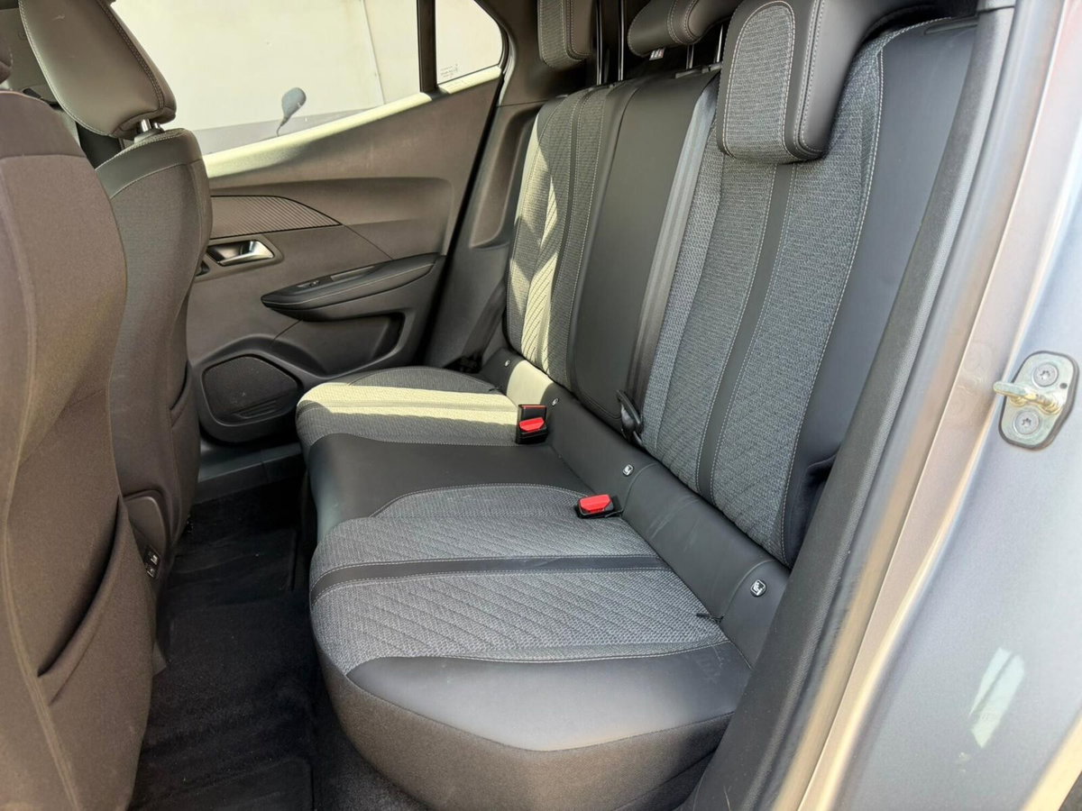 Peugeot 2008 1.2 turbo Allure 100cv (11)