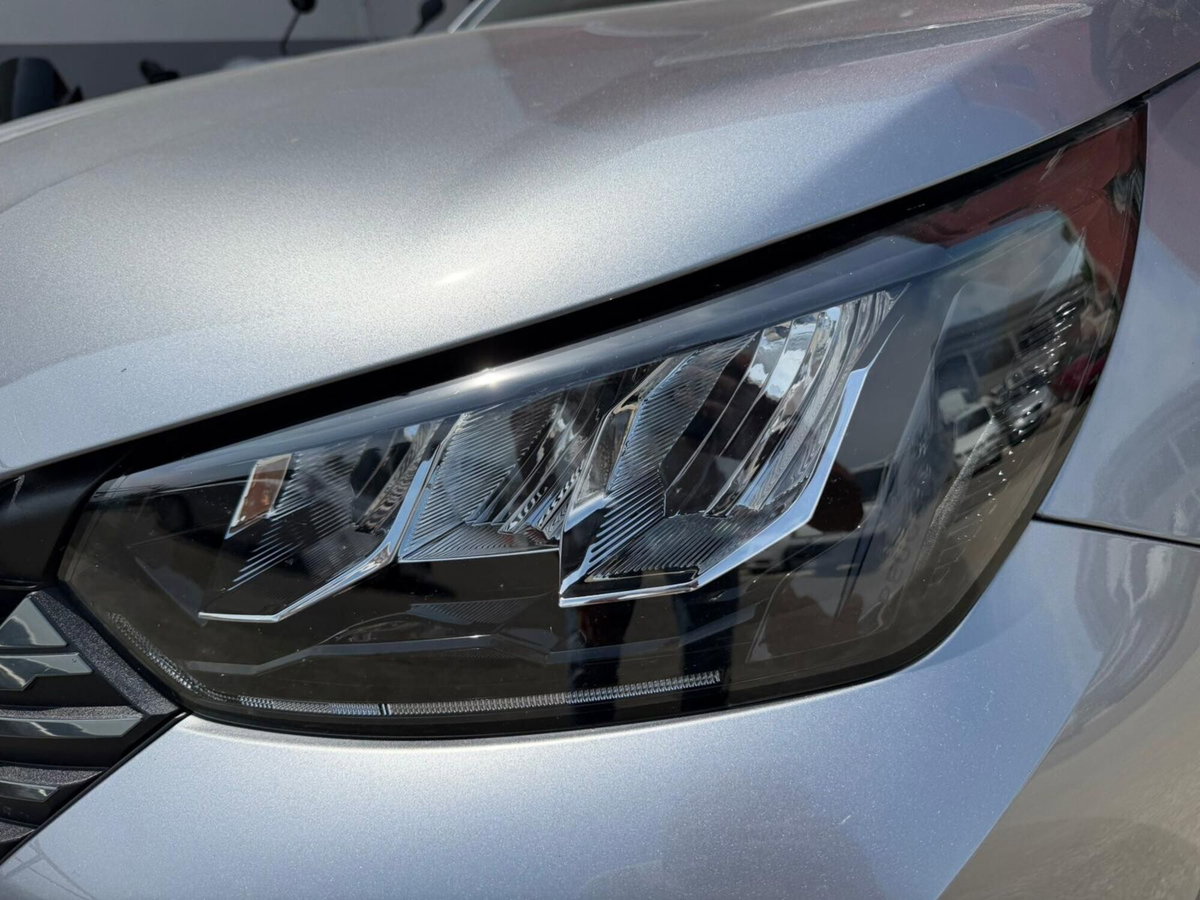 Peugeot 2008 1.2 turbo Allure 100cv (12)
