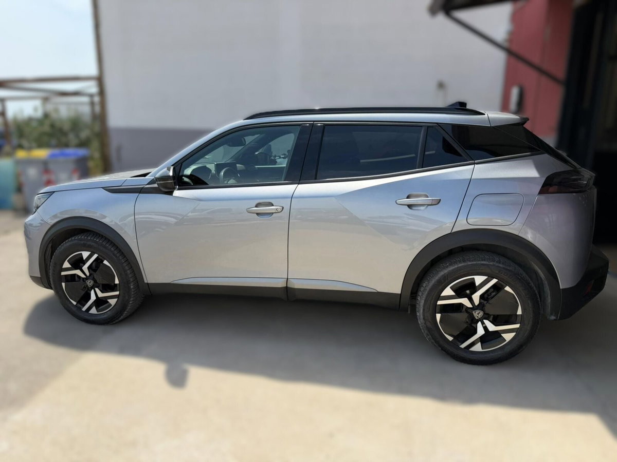 Peugeot 2008 1.2 turbo Allure 100cv (2)