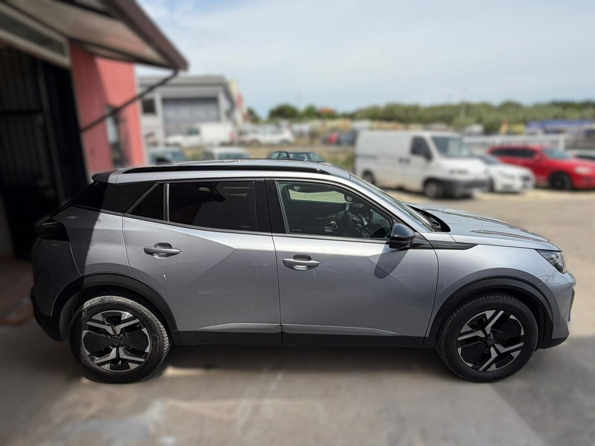 Peugeot 2008 1.2 turbo Allure 100cv (3)