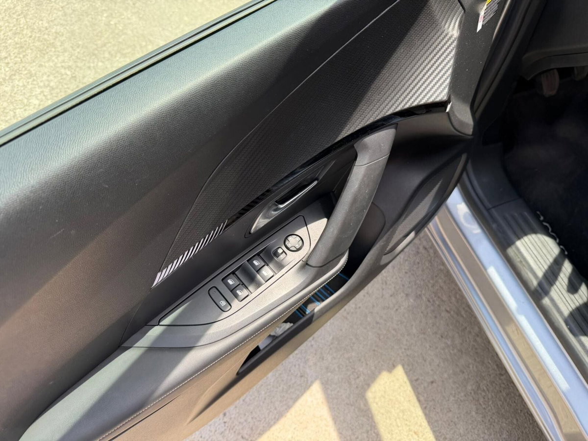 Peugeot 2008 1.2 turbo Allure 100cv (5)