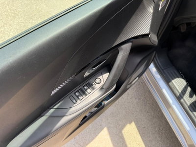 Peugeot 2008 1.2 turbo Allure 100cv (5)