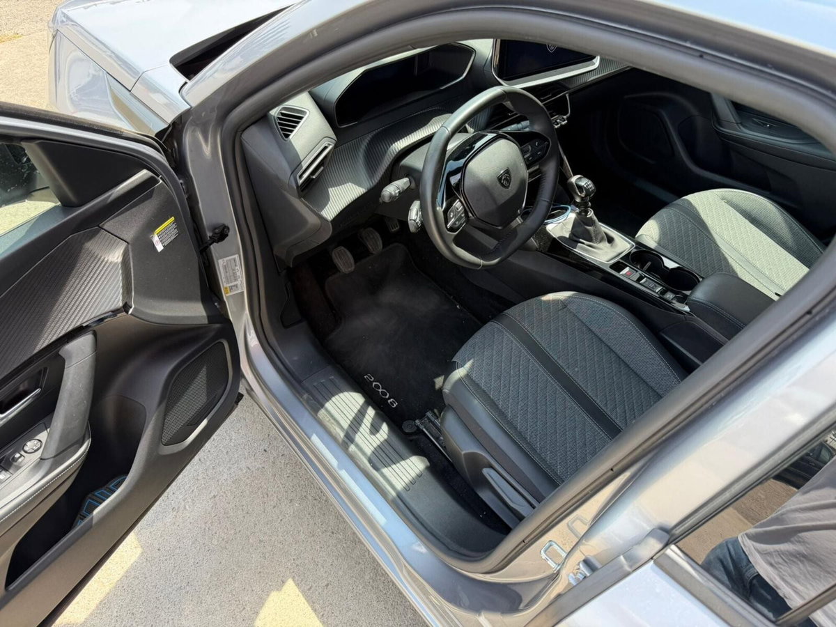 Peugeot 2008 1.2 turbo Allure 100cv (6)