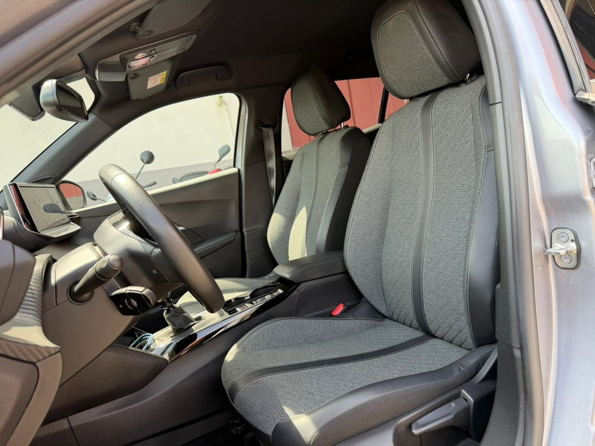 Peugeot 2008 1.2 turbo Allure 100cv (7)