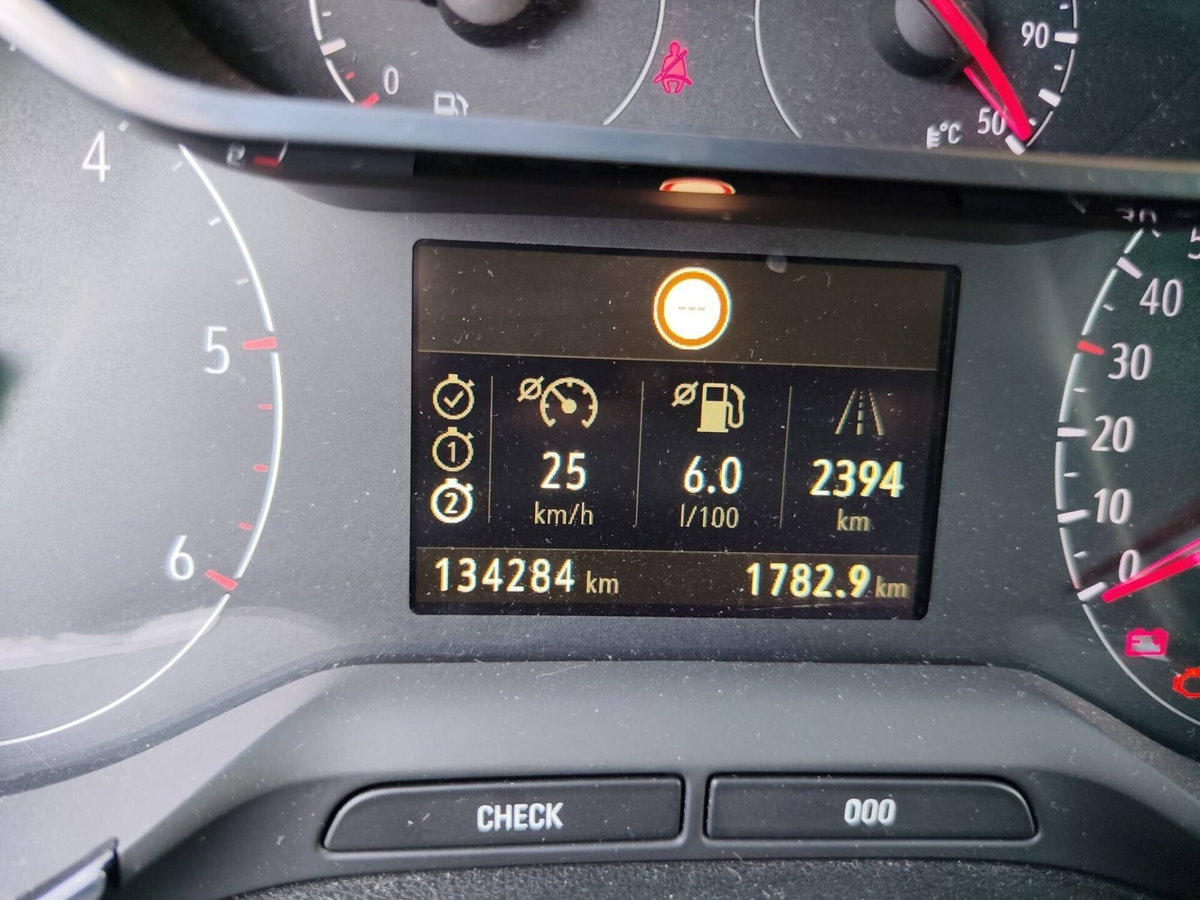Opel Crossland X 1.6 ECOTEC D 8V Start&Stop Advance (8)