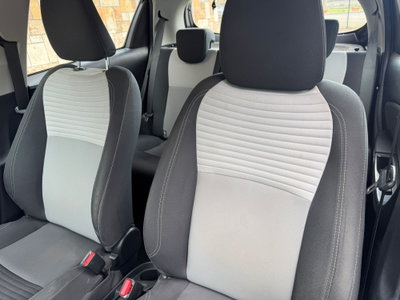 Toyota Yaris 1.0 72 CV 5 porte Lounge (12)