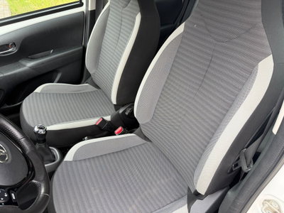 Toyota Aygo Connect 1.0 VVT-i 72 CV 5 porte x-cool (13)