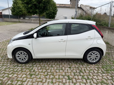 Toyota Aygo Connect 1.0 VVT-i 72 CV 5 porte x-cool (3)
