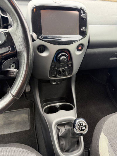 Toyota Aygo Connect 1.0 VVT-i 72 CV 5 porte x-cool (9)