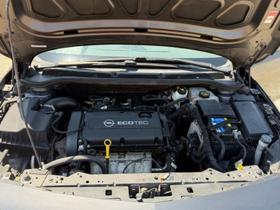 Opel Astra 1.6 115CV 5 porte Cosmo (19)