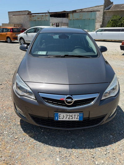 Opel Astra 1.6 115CV 5 porte Cosmo (2)