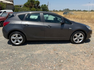 Opel Astra 1.6 115CV 5 porte Cosmo (4)
