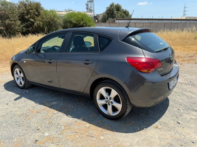 Opel Astra 1.6 115CV 5 porte Cosmo (6)