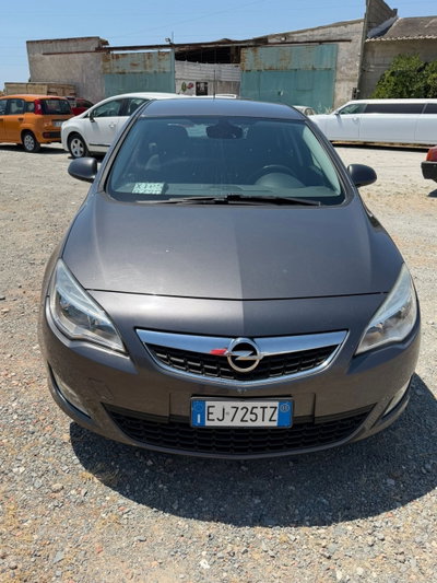 Opel Astra 1.6 115CV 5 porte Cosmo (8)