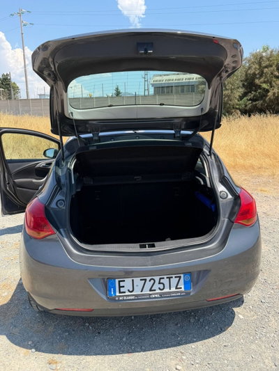 Opel Astra 1.6 115CV 5 porte Cosmo (9)