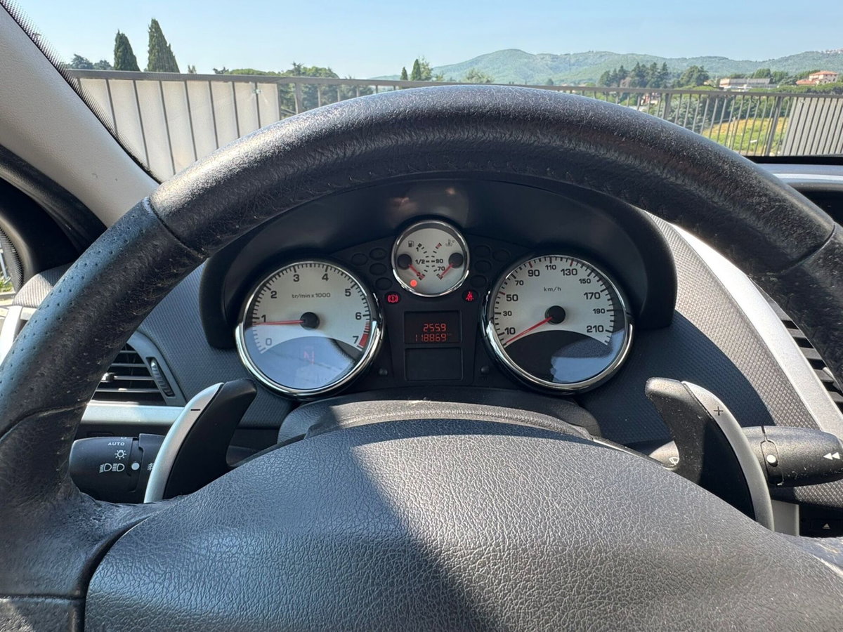 Peugeot 207 88CV 5p. 2 Tronic XS (12)