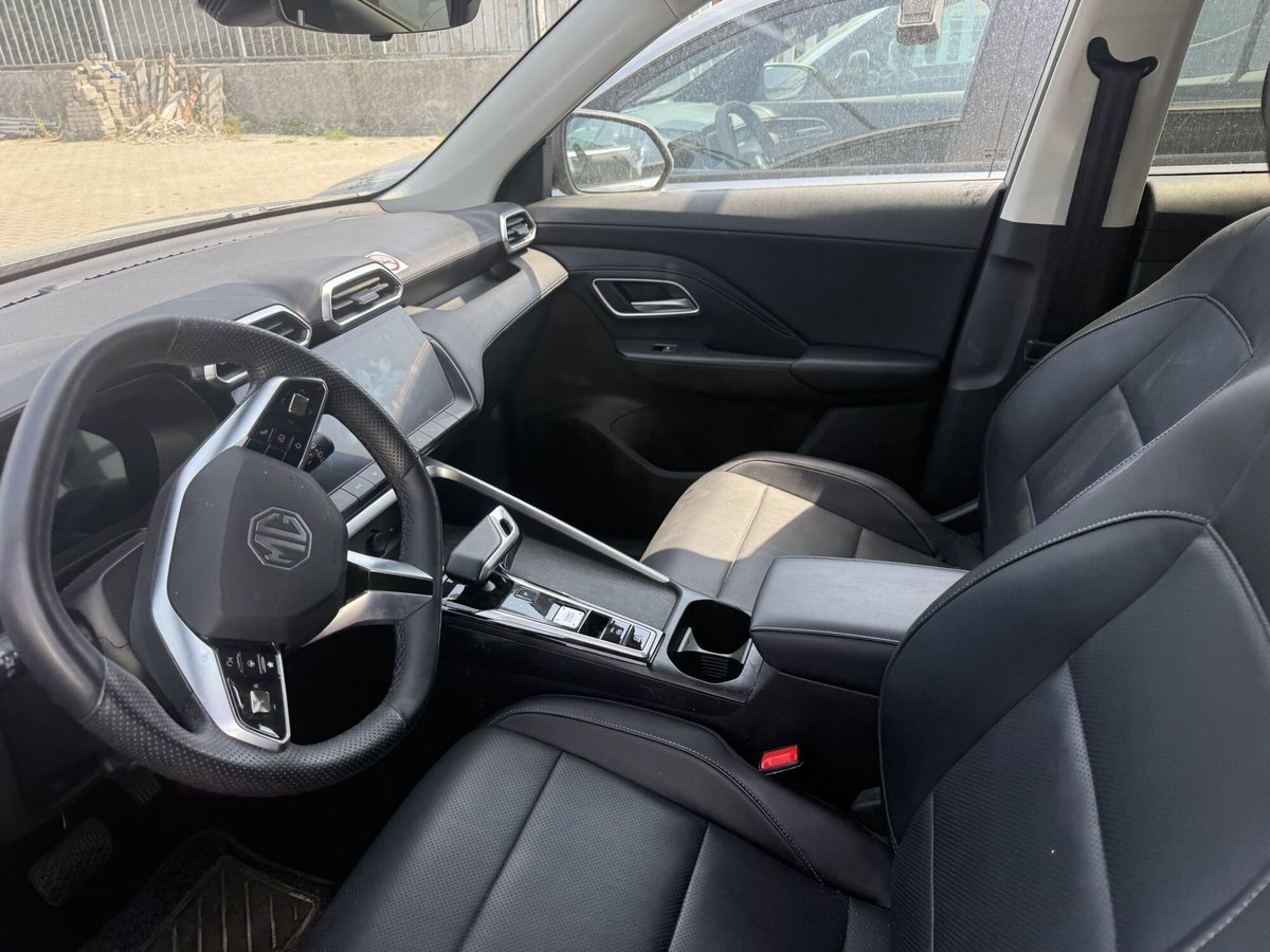 Mg ZS EV Luxury Standard Range (7)