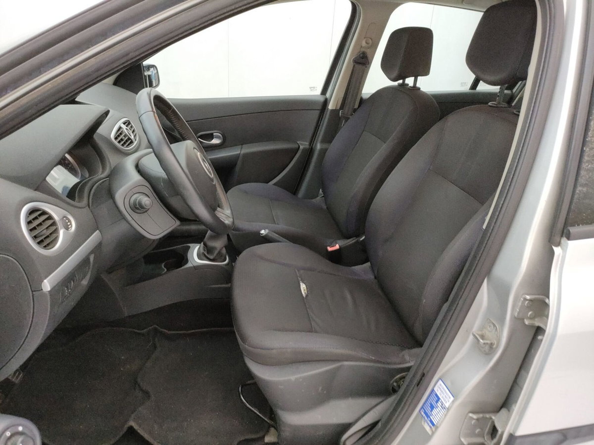 Renault Clio 1.2 16V 5 porte Dynamique (11)