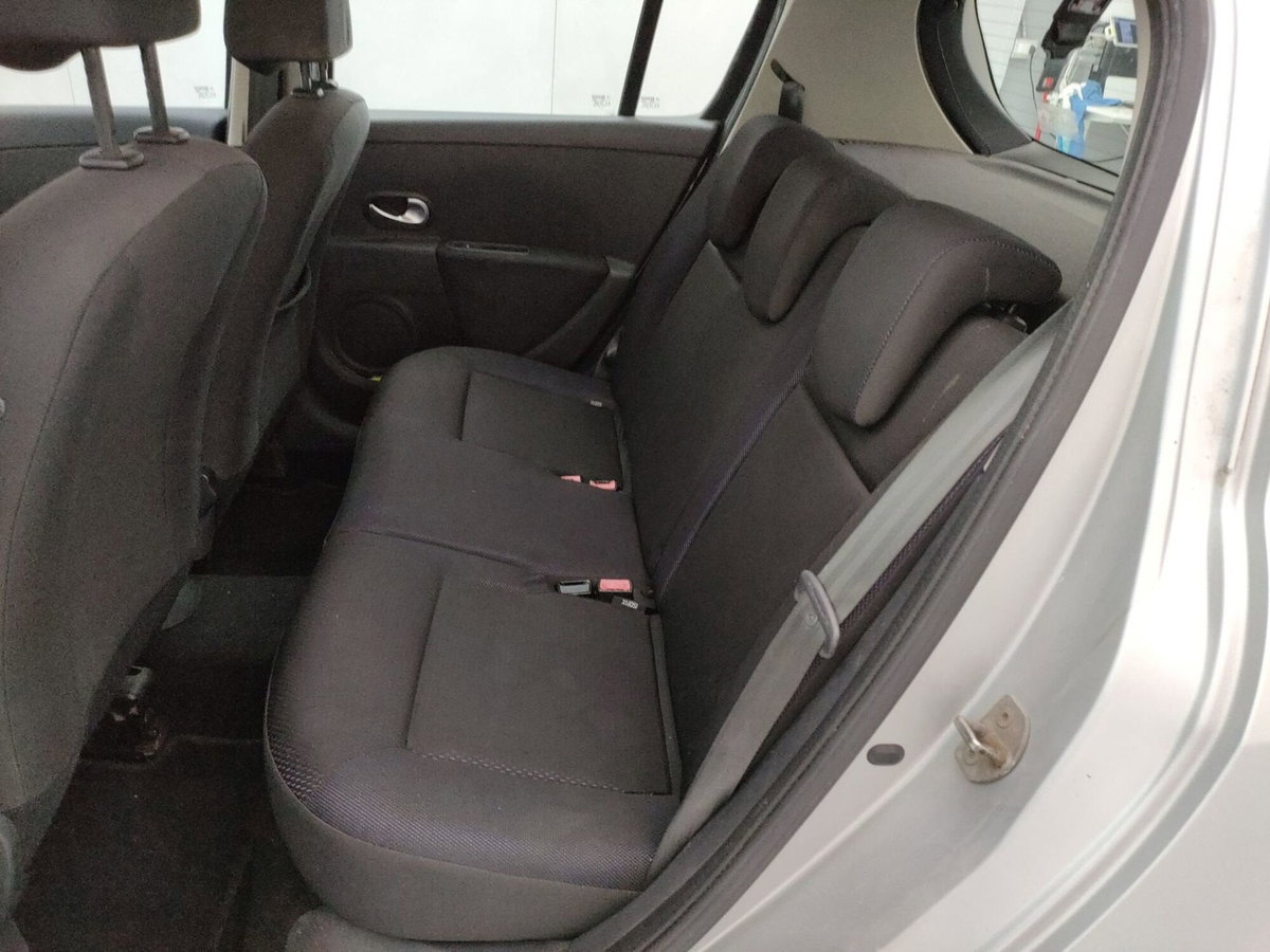 Renault Clio 1.2 16V 5 porte Dynamique (12)