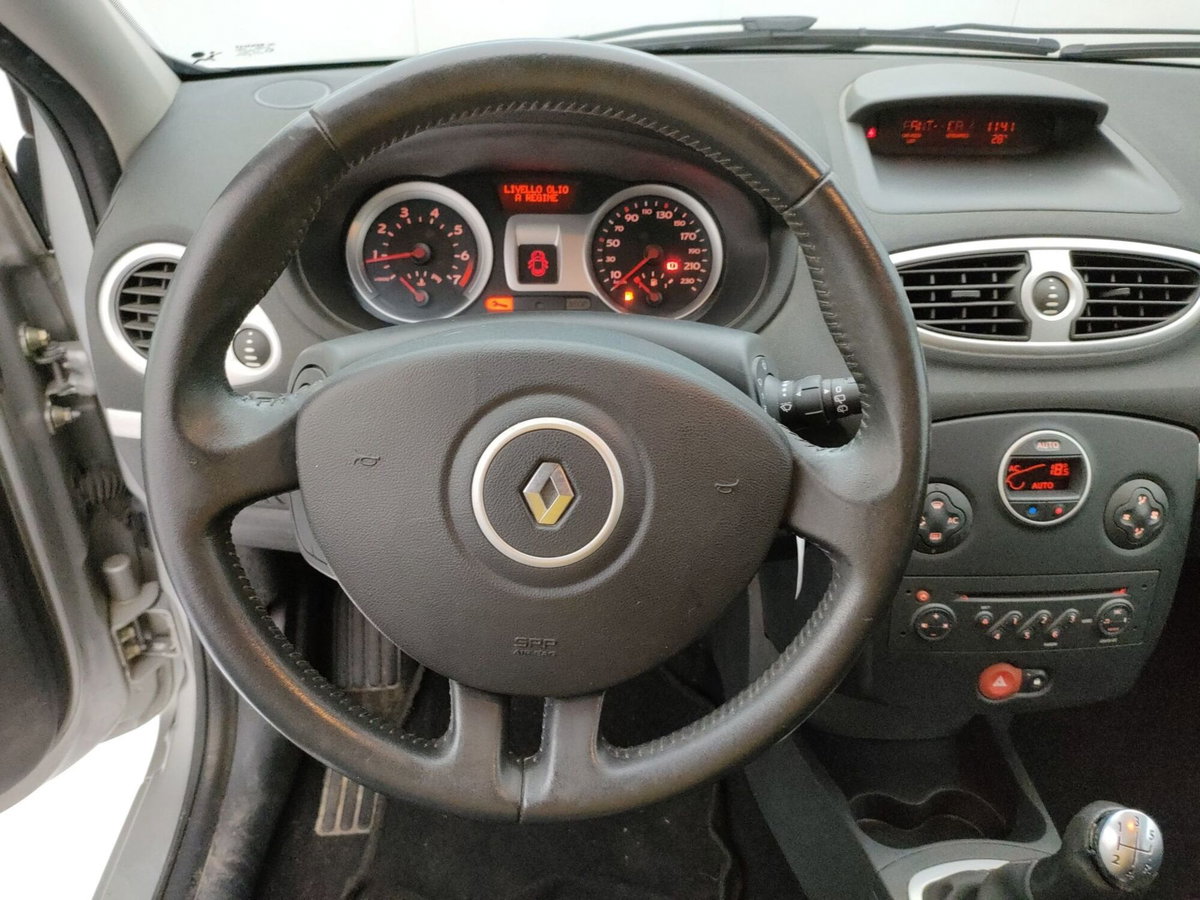 Renault Clio 1.2 16V 5 porte Dynamique (15)