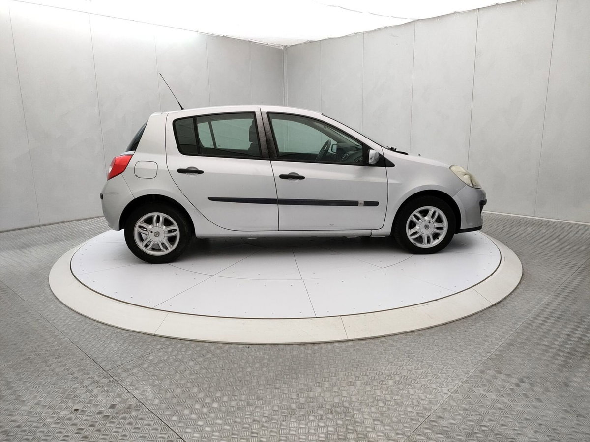 Renault Clio 1.2 16V 5 porte Dynamique (3)