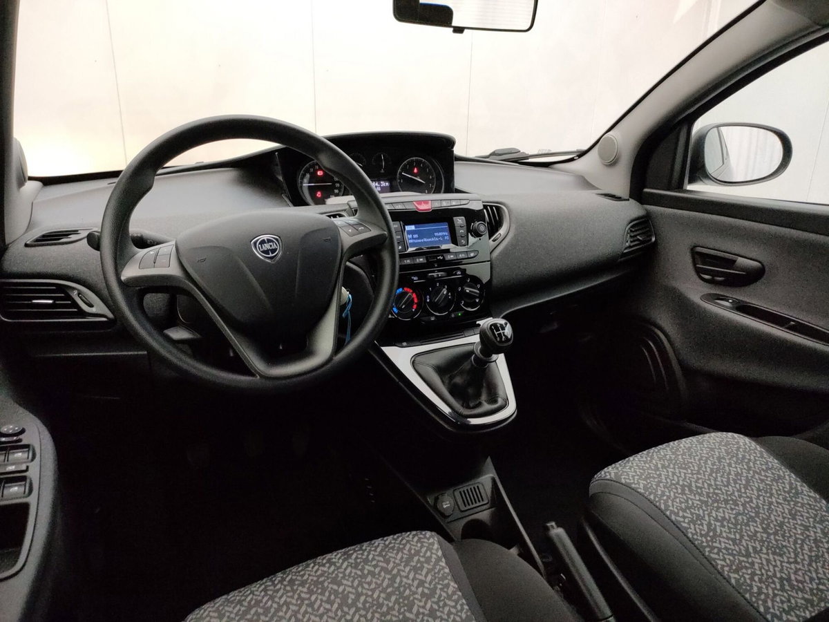 Lancia Ypsilon 1.2 69 CV 5 porte Elefantino Blu (11)