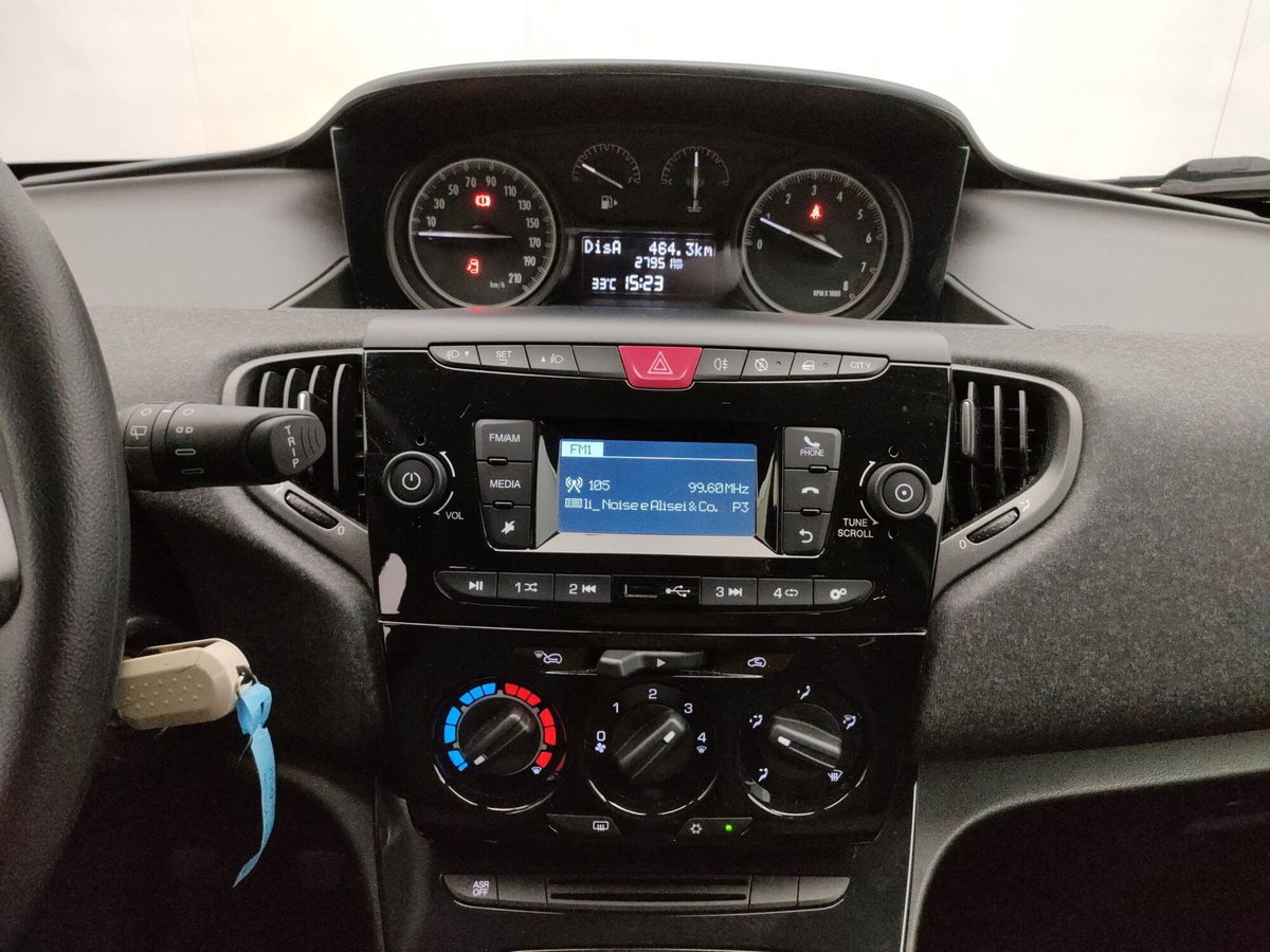 Lancia Ypsilon 1.2 69 CV 5 porte Elefantino Blu (12)