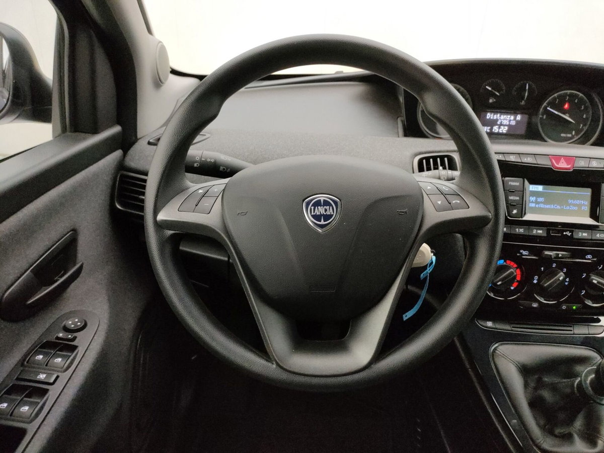 Lancia Ypsilon 1.2 69 CV 5 porte Elefantino Blu (14)