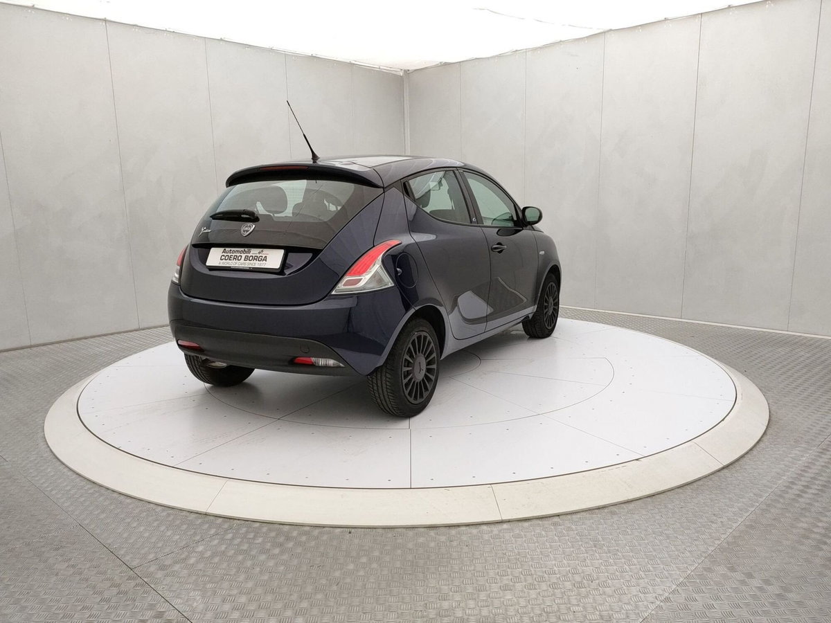 Lancia Ypsilon 1.2 69 CV 5 porte Elefantino Blu (4)