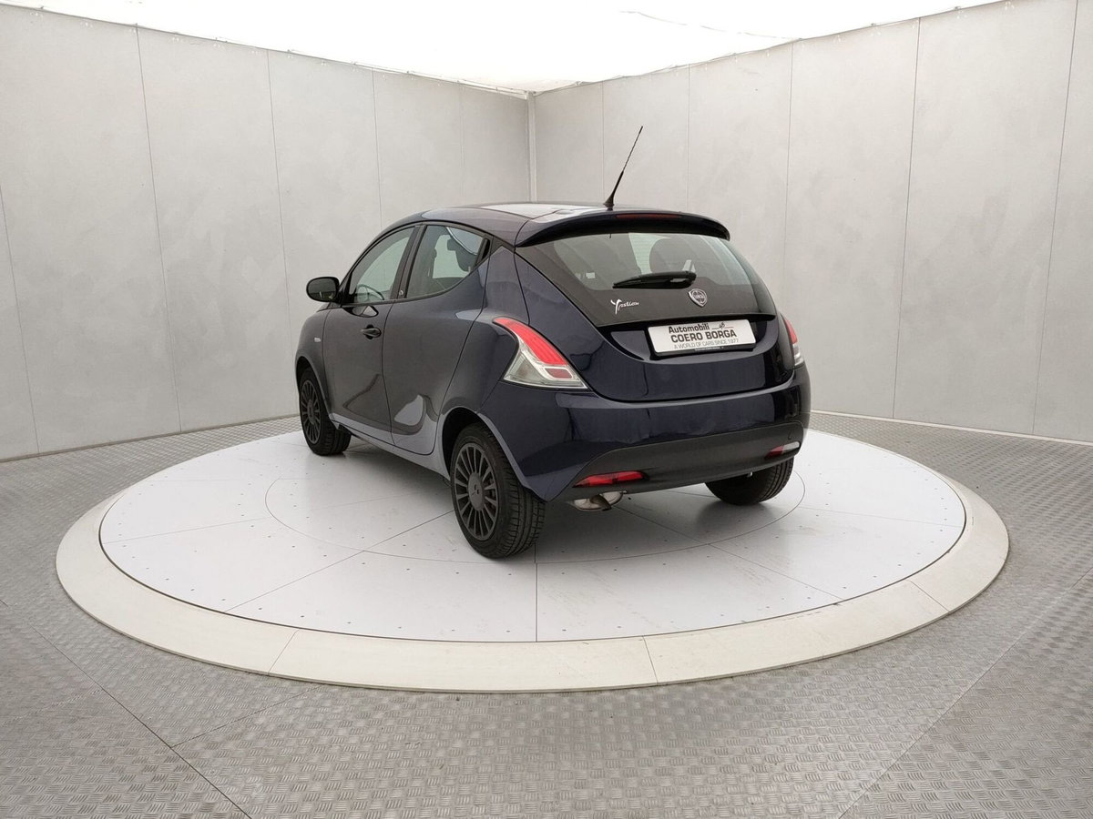 Lancia Ypsilon 1.2 69 CV 5 porte Elefantino Blu (6)