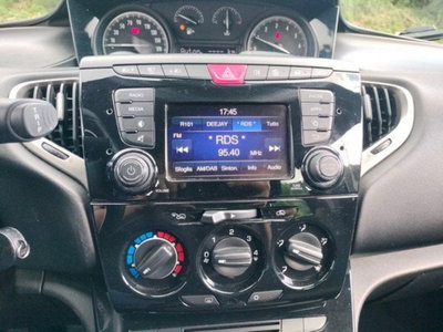 Lancia Ypsilon 1.2 69 CV 5 porte Silver (14)
