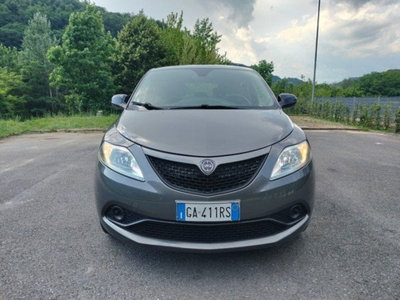 Lancia Ypsilon 1.2 69 CV 5 porte Silver (2)