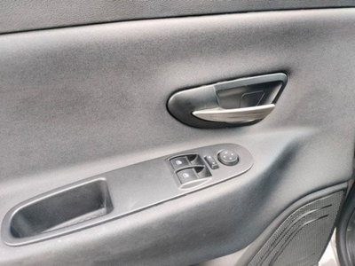 Lancia Ypsilon 1.2 69 CV 5 porte Silver (9)